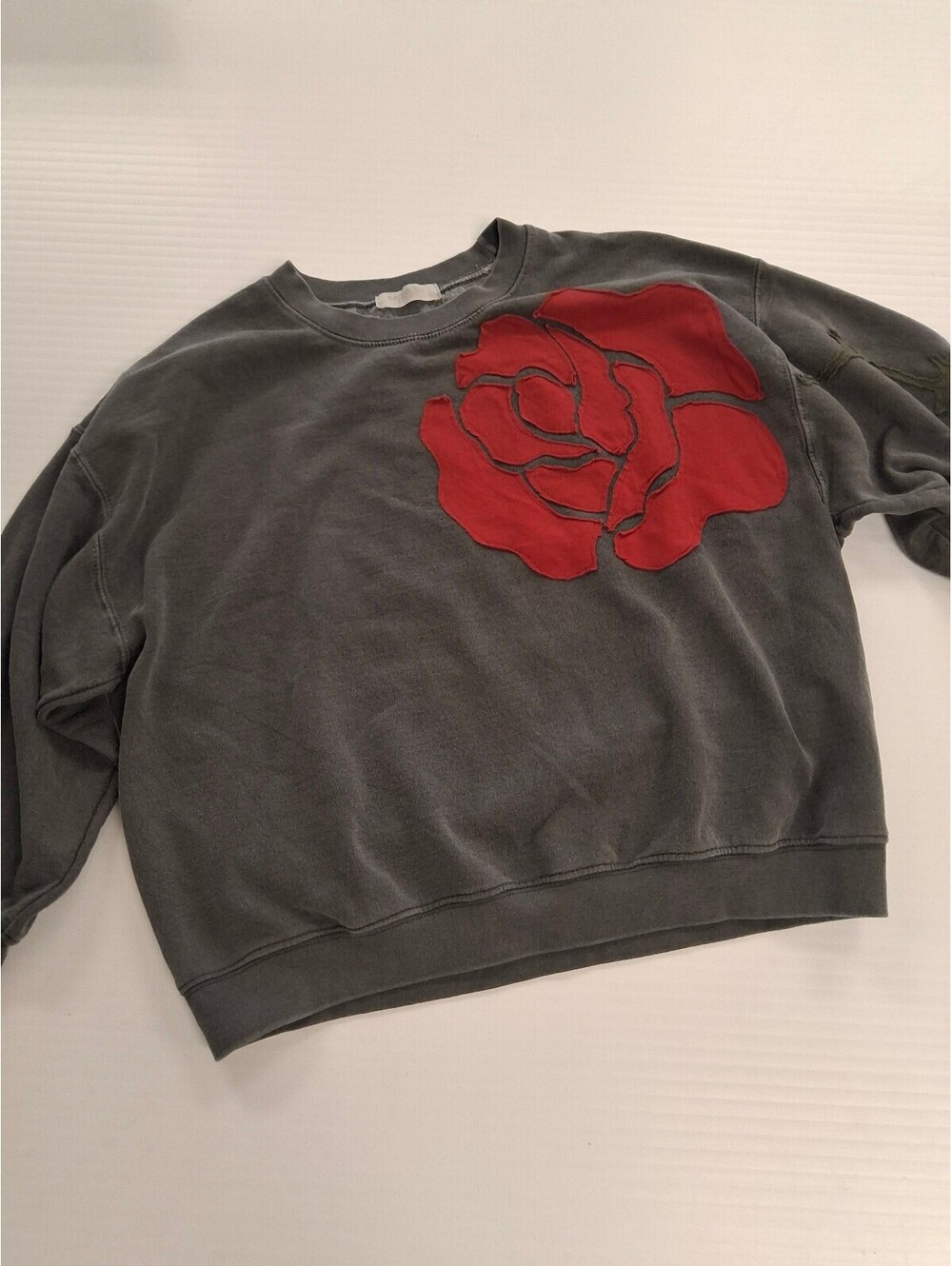 Ragabond Studio Gray Sweatshirt with Red Rose Applique size Small